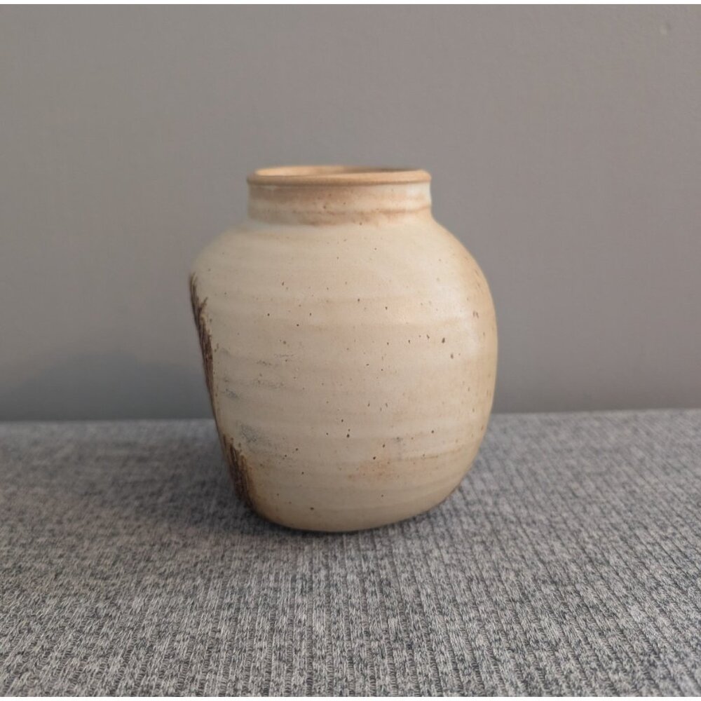 Handmade Beige/Brown Textured  Pottery Jar/Vase, 5 1/4" Tall, Signed "Susan" - Picture 4 of 5